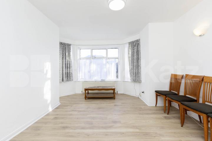 Black Katz are pleased to offer this large four bedroom apartment set on the first floor within an end of terrace period building Walm Lane, London, NW2,  London