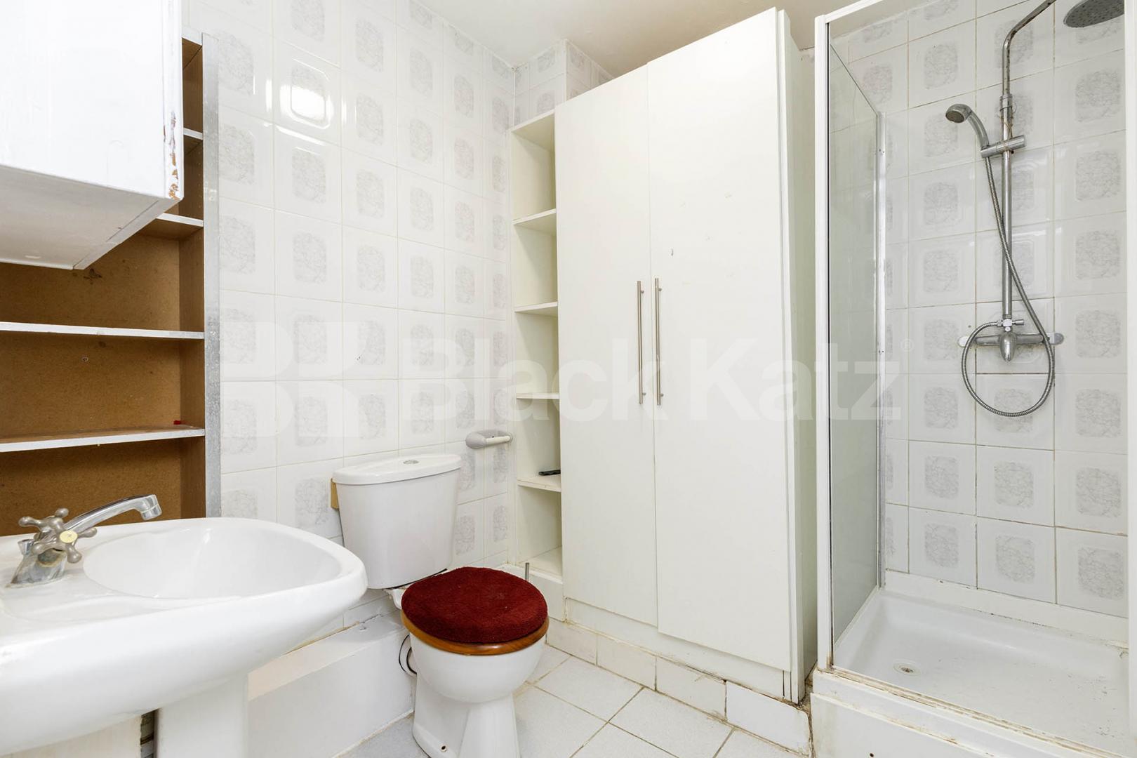 Black Katz are pleased to offer this large four bedroom apartment set on the first floor within an end of terrace period building Walm Lane, London, NW2,  London