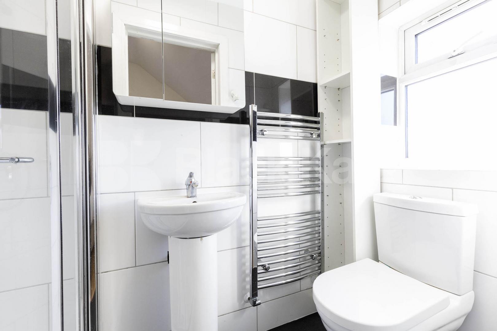 A great three double bedroom apartment on the top floor of a period conversion in Willesden Green Walm Lane, London, NW2,  London