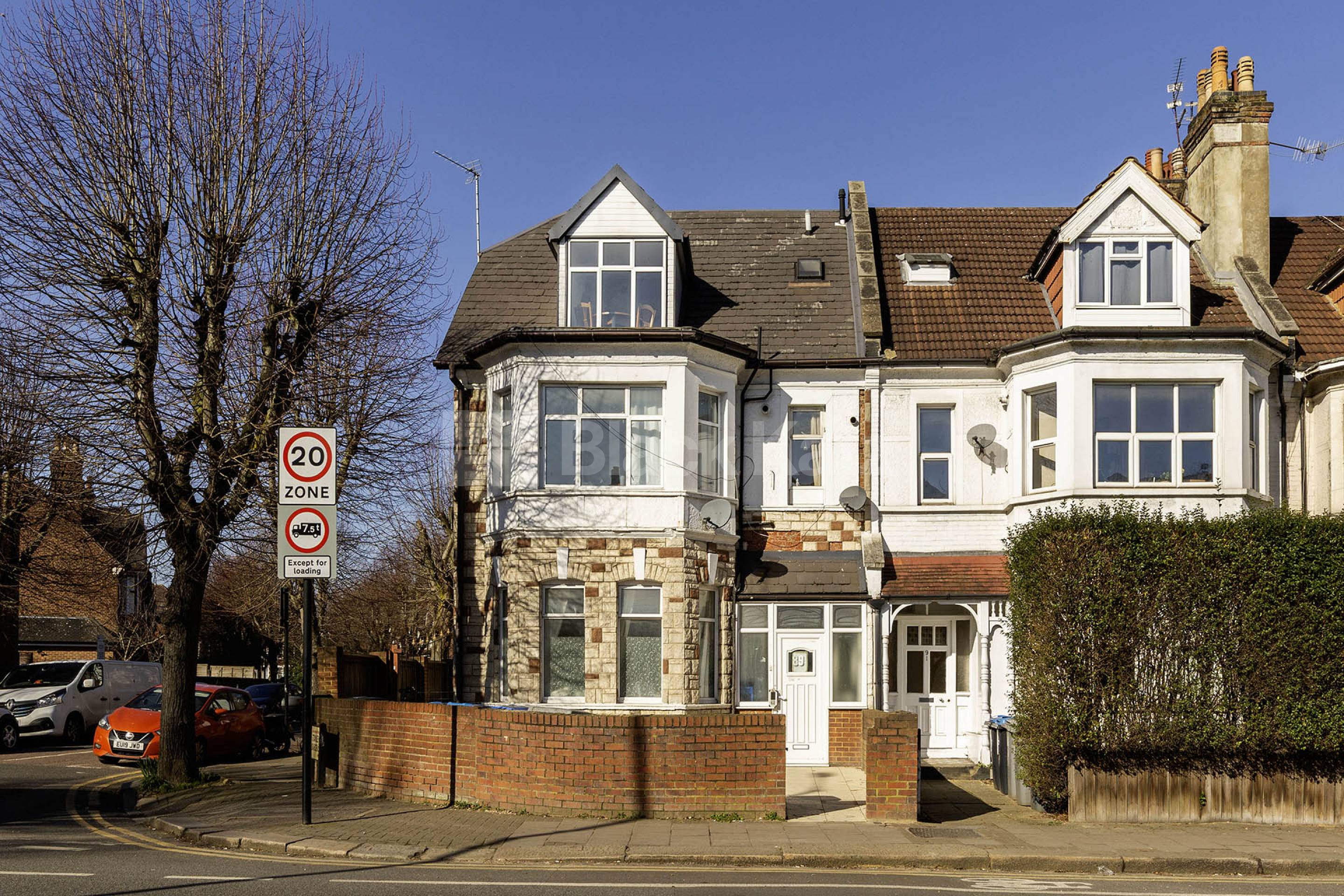 Black Katz are pleased to offer this large four bedroom apartment set on the first floor within an end of terrace period building Walm Lane, London, NW2,  London NW2