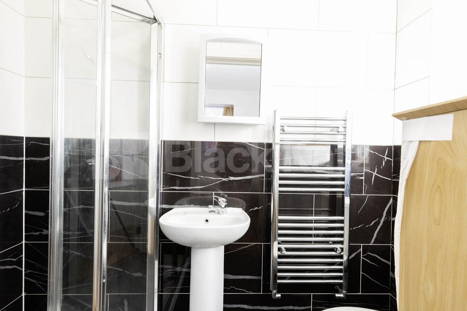 Black Katz are pleased to offer this large four bedroom apartment set on the first floor within an end of terrace period building Walm Lane, London, NW2,  London