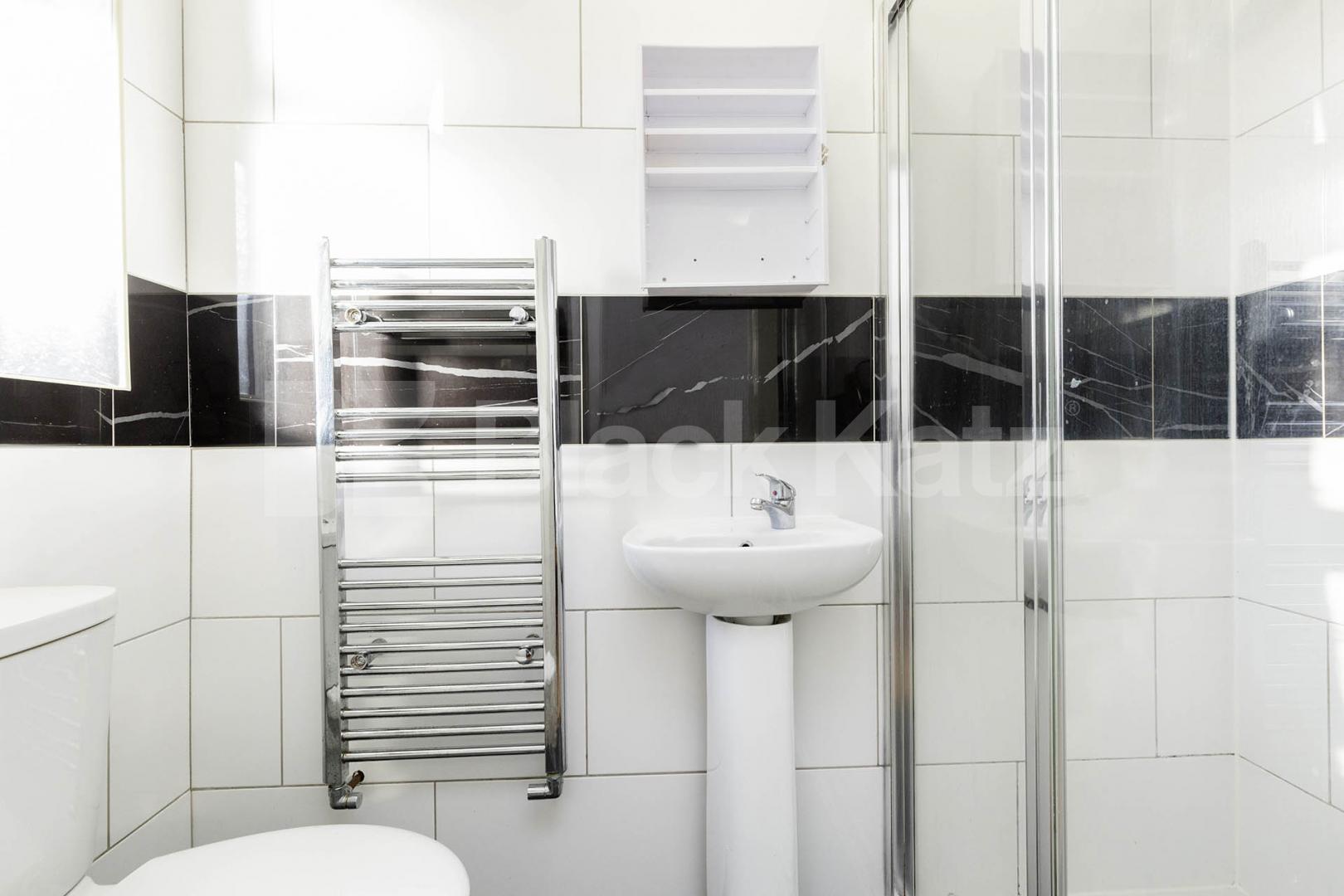 Black Katz are pleased to offer this large four bedroom apartment set on the first floor within an end of terrace period building Walm Lane, London, NW2,  London