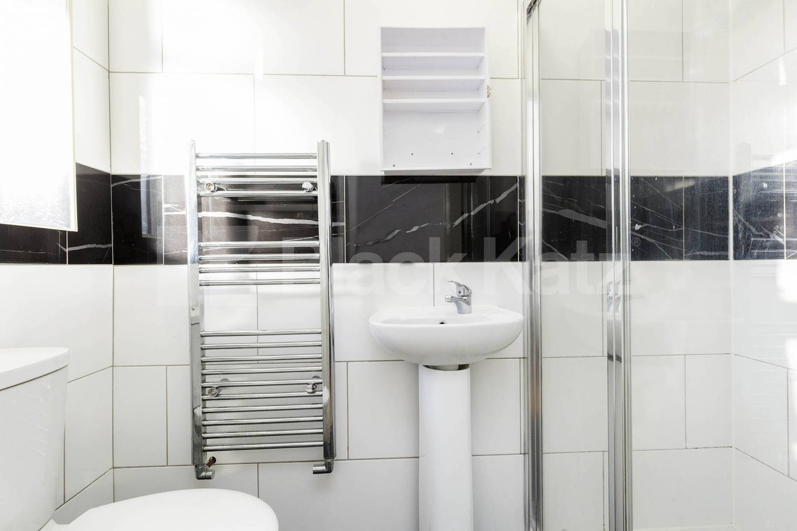 Black Katz are pleased to offer this large four bedroom apartment set on the first floor within an end of terrace period building Walm Lane, London, NW2,  London