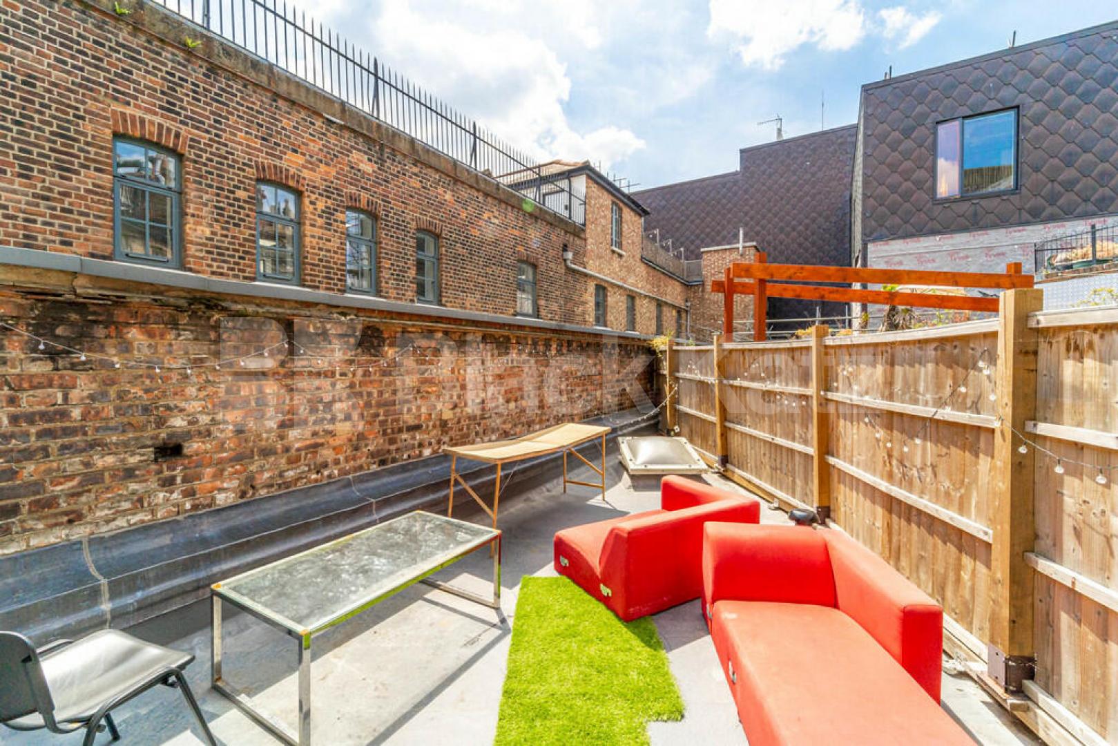 5 bedroom house with lounge and 2 bathrooms Kings Cross Road, Kings Cross 