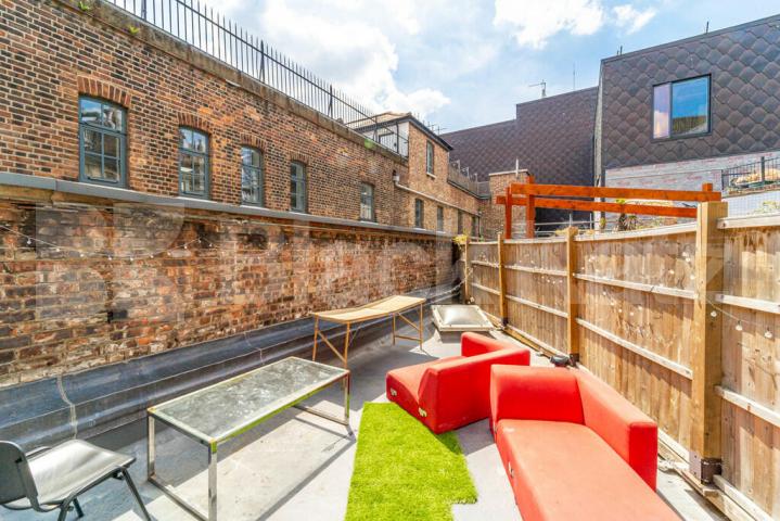 5 bedroom house with lounge and 2 bathrooms Kings Cross Road, Kings Cross 