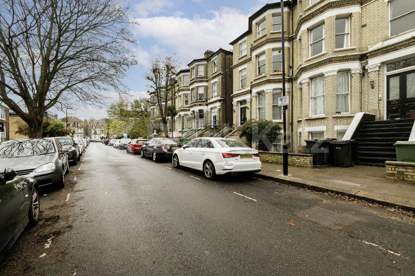 			1 Bedroom, 0 bath, 1 reception 			 Garlinge Road,  London  NW2