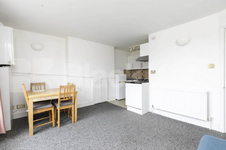 			1 Bedroom, 0 bath, 1 reception 			 Garlinge Road,  London  NW2