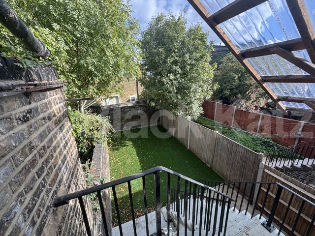 Larger than average & completely refurbished throughout Trundleys Road , Surrey Quays 