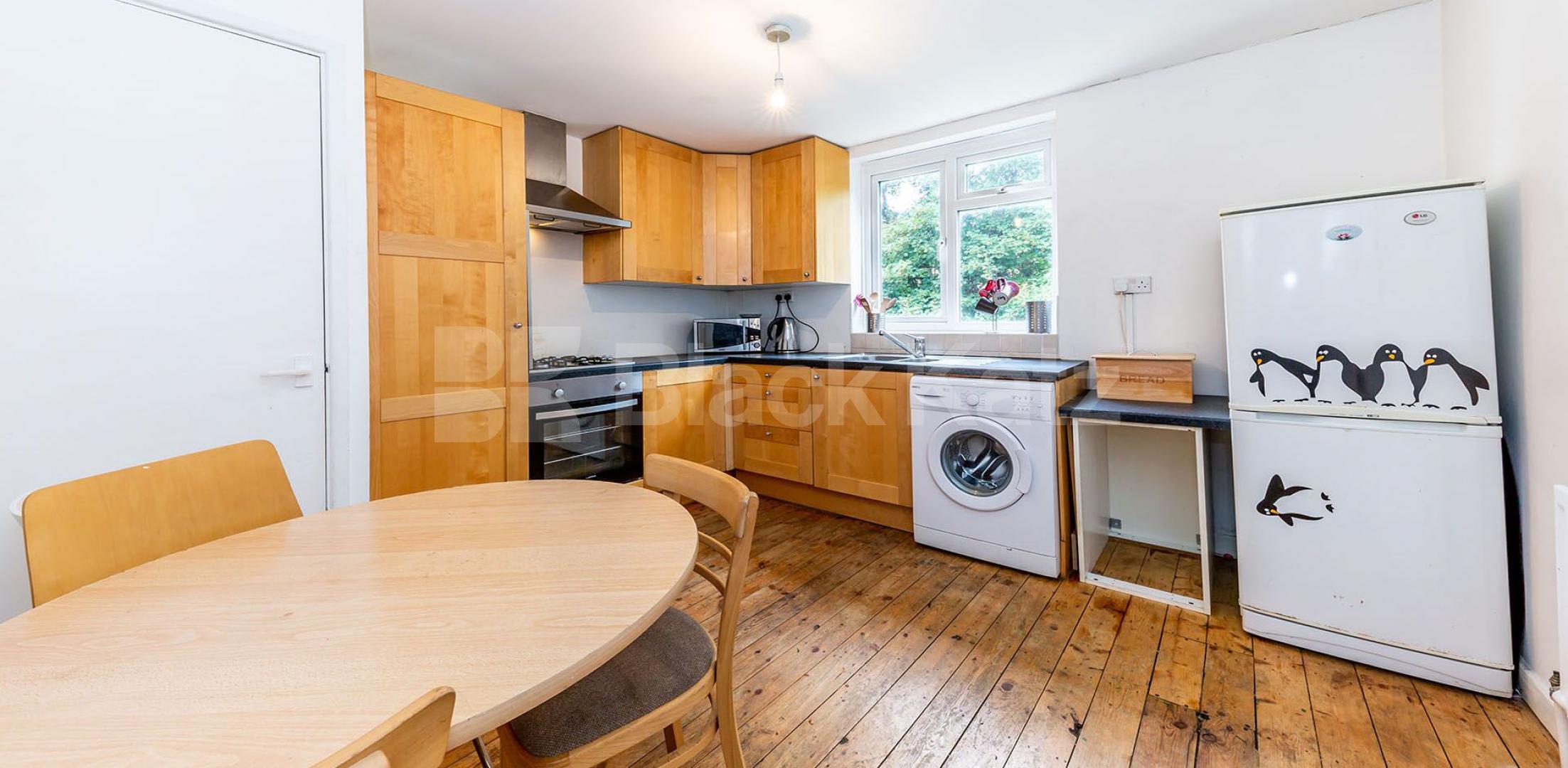 			3 Bedroom, 1 bath, 1 reception Flat			 Archway Road, Highgate / Archway