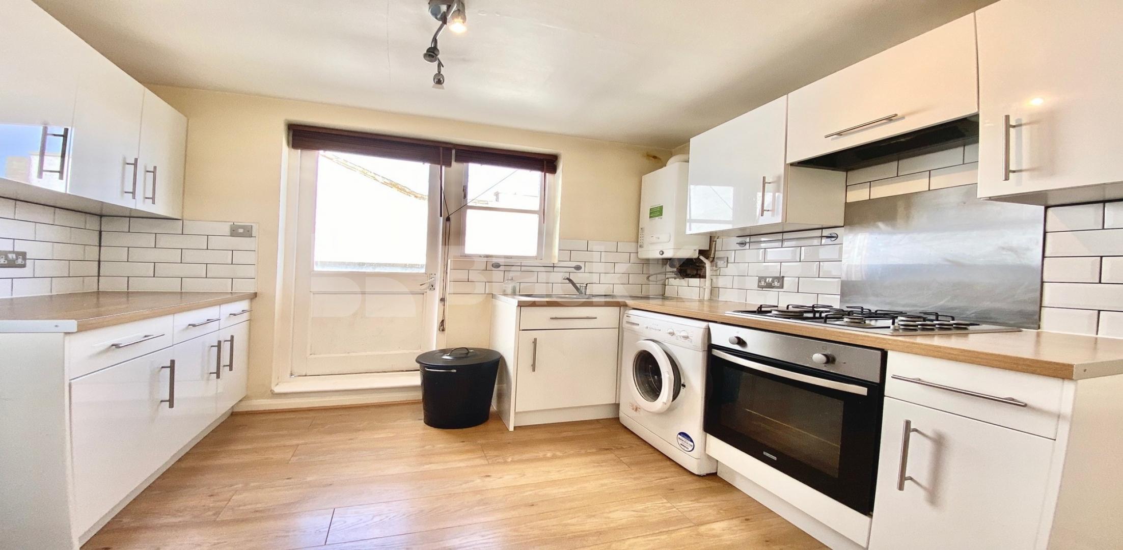 			VIRTUAL TOUR AVAILABLE!, 2 Bedroom, 1 bath, 1 reception Flat			 CHAPEL MARKET N1, ANGEL