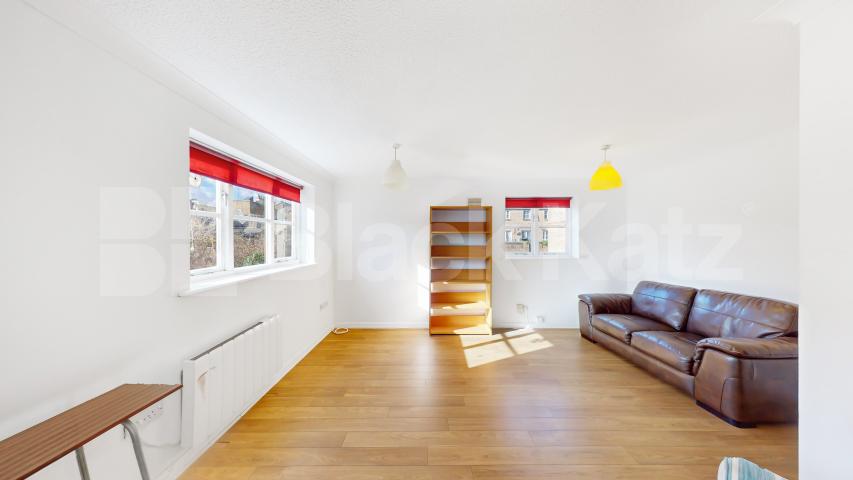 Good size one bed with a modern kitchen and tiled bathroom mins to tube Cornwallis Square, Archway