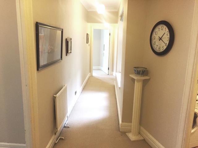 			HOT WATER AND HEATING INCLUDED, 2 Bedroom, 1 bath, 1 reception Apartment			 College Crescent, SWISS COTTAGE