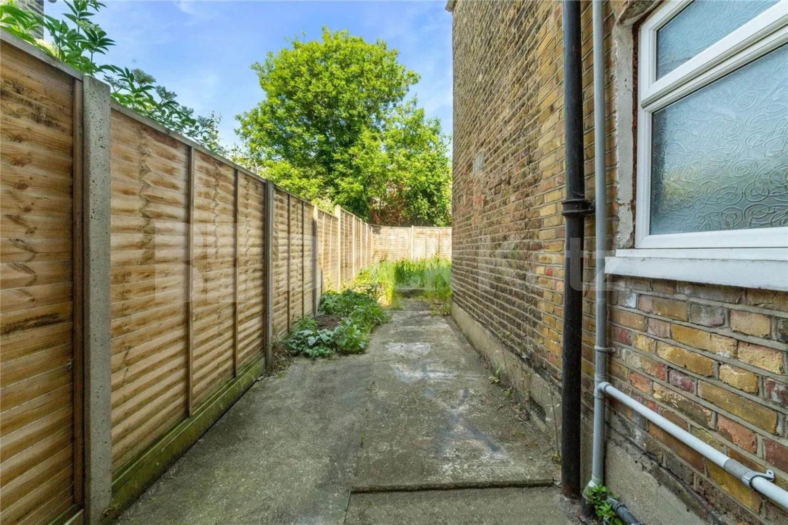 Spacious 3 bedroom garden property located near Archway tube station Fairbridge Road, Archway