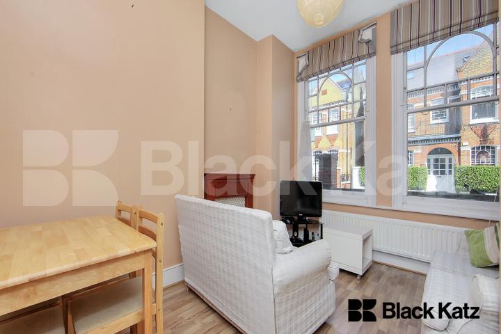 Spacious garden flat within minutes of Tooting Bec Station Crockerton Road , Tooting Bec