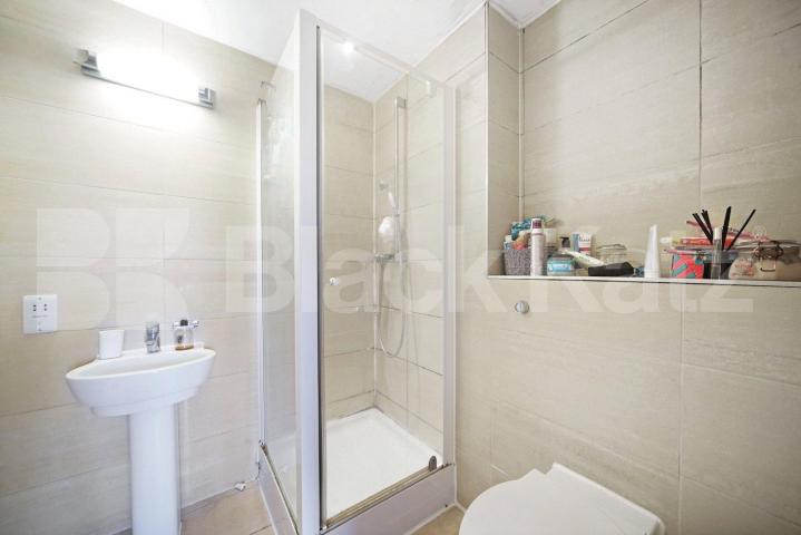 Modern 2 bed 2 bath property within a secure new development  York Way, Holloway 