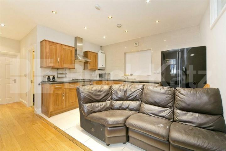 4 double bedrooms wtih 2 bathrooms Inc all bills except council tax Camden Road, Holloway