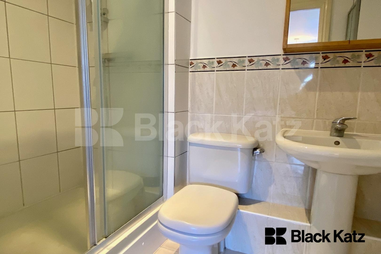 Bright & spacious two bedroomed, two bathroomed apartment in a gated development Blackburn Court. Bascombe Street, Brixton/Tulse Hill