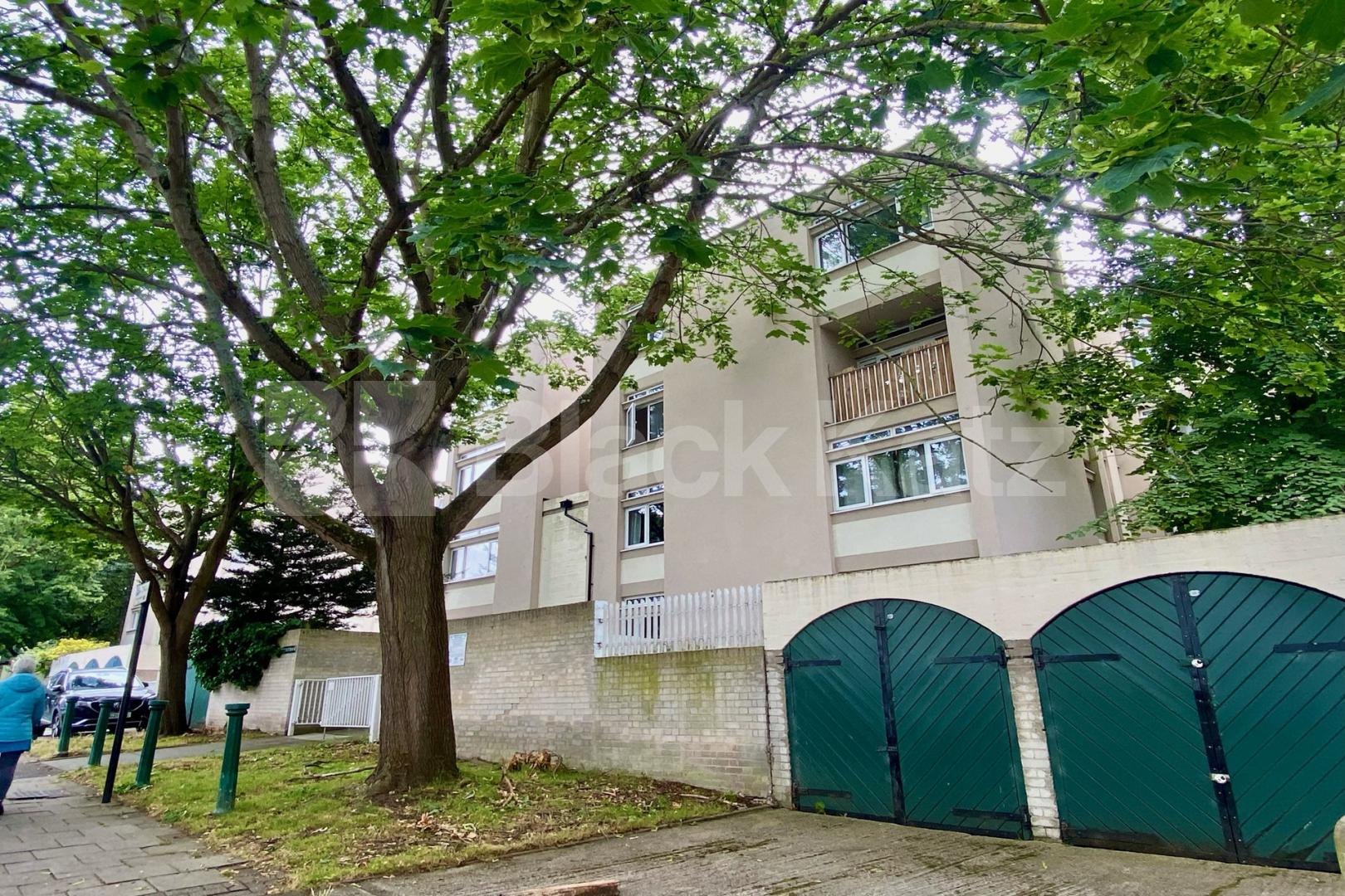 Stulish duplex apartment moments from the green open spaces of Clapham Common   Victoria Rise, Clapham Common