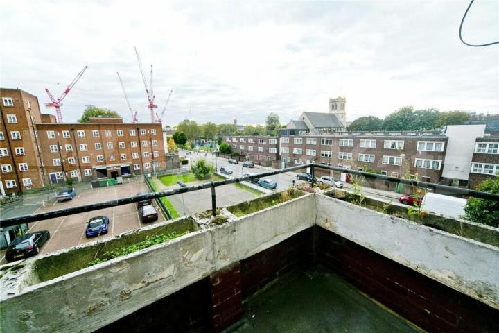 Spacious three bedroom property set in an amazing location  Lewis Street, Camden