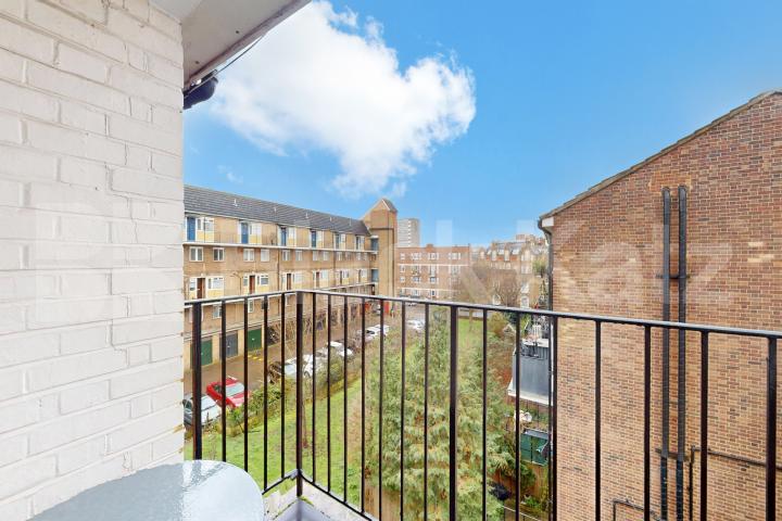 Double studio with balcony & includes heating & hot water  Barlow Street , Elephant And Castle