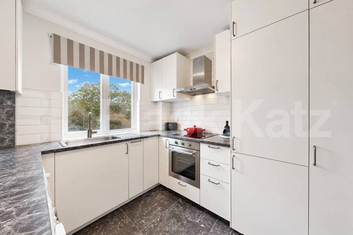 Flooded with natural light & boasting size, quality & location  Grafton Square, Clapham 