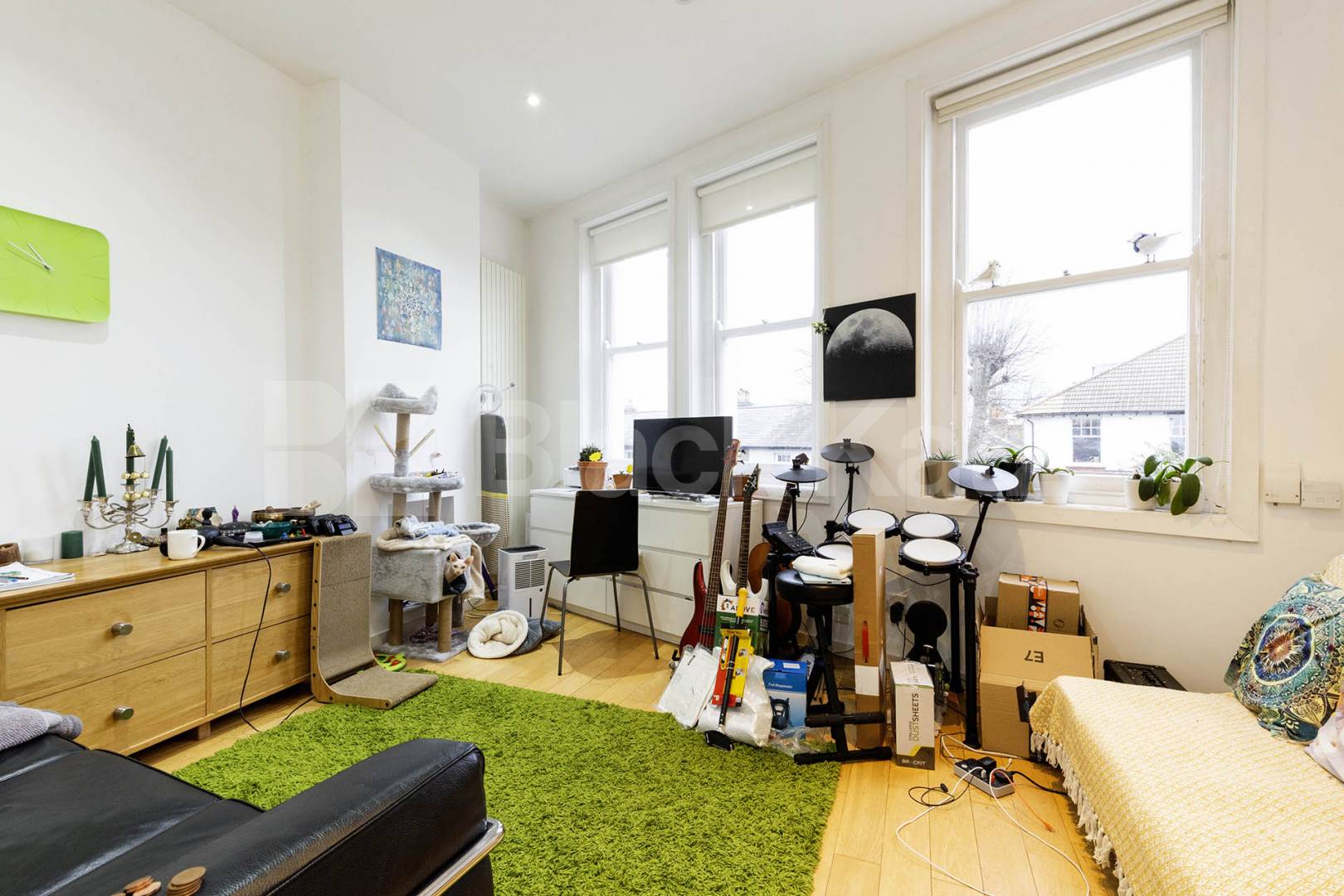 Fantastic double bedroom within a large period house mins to tube & shops Adamson Road, Swiss Cottage 