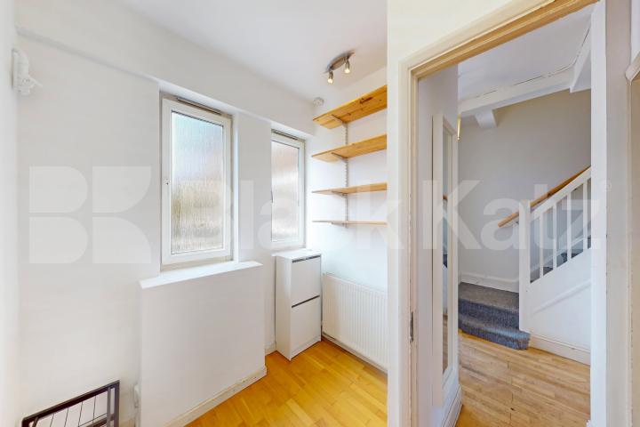 Superbly located duplex apartment by The Shard with additional office room  Kipling Street., London Bridge