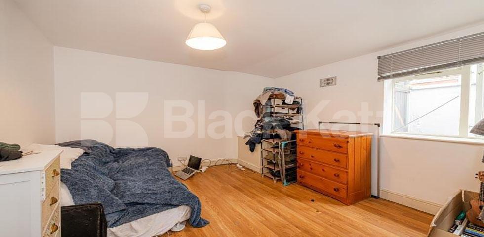 			FANTASTIC ONE BED PROPERTY!, 1 Bedroom, 1 bath, 1 reception Flat			 Topsfield Parade , Crouch End