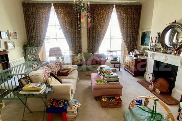 Spacious spilt level two bedroom flat beaming with character Alderney Street, Pimlico / Victoria