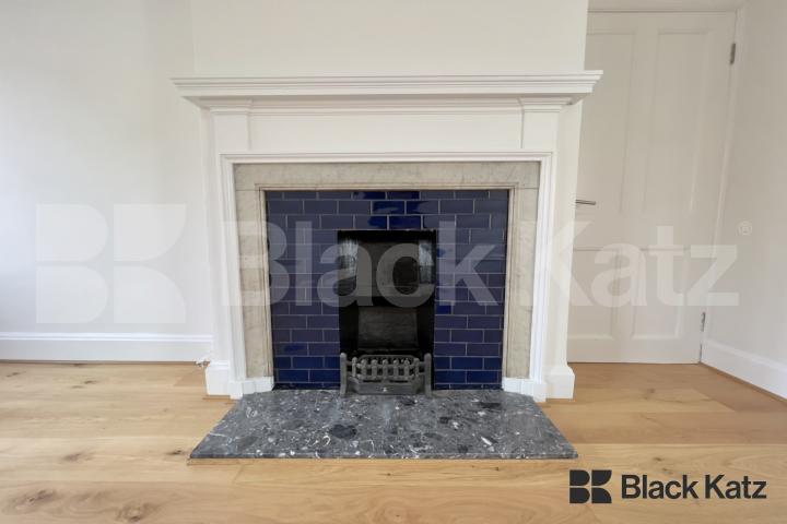 Superbly located Vicarage conversion recently redecorated throughout Porlock Street, London Bridge