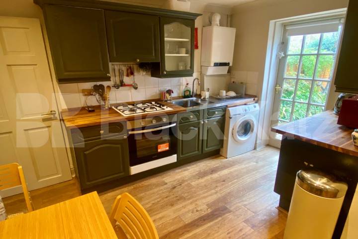 Gorgeous period house with all bills included Archbishops Place , Brixton