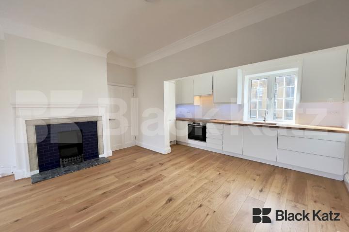 Superbly located Vicarage conversion recently redecorated throughout Porlock Street, London Bridge