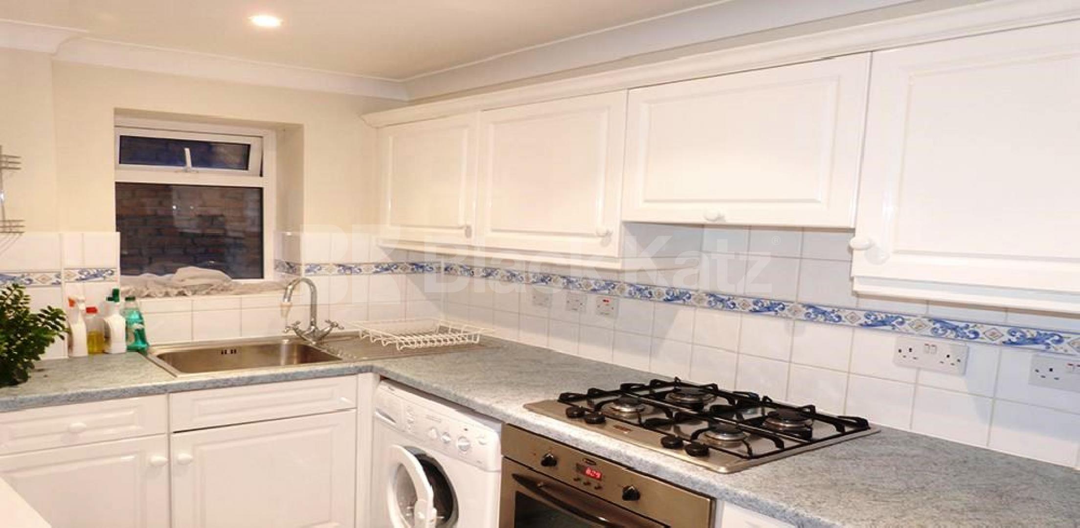 			STUNNING LOCATION BY HEATH!, 1 Bedroom, 1 bath, 1 reception Flat			 Parliament Hill, HAMPSTEAD HEATH