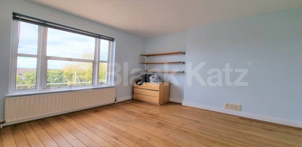A spacious and well-presented two-bedroom apartment available to rent in the heart of Cricklewood, available from the end of April.This bright and airy property features a generous reception room, perfect for both relaxing and entertaining, along wit Claremont Road, London, NW2,  London