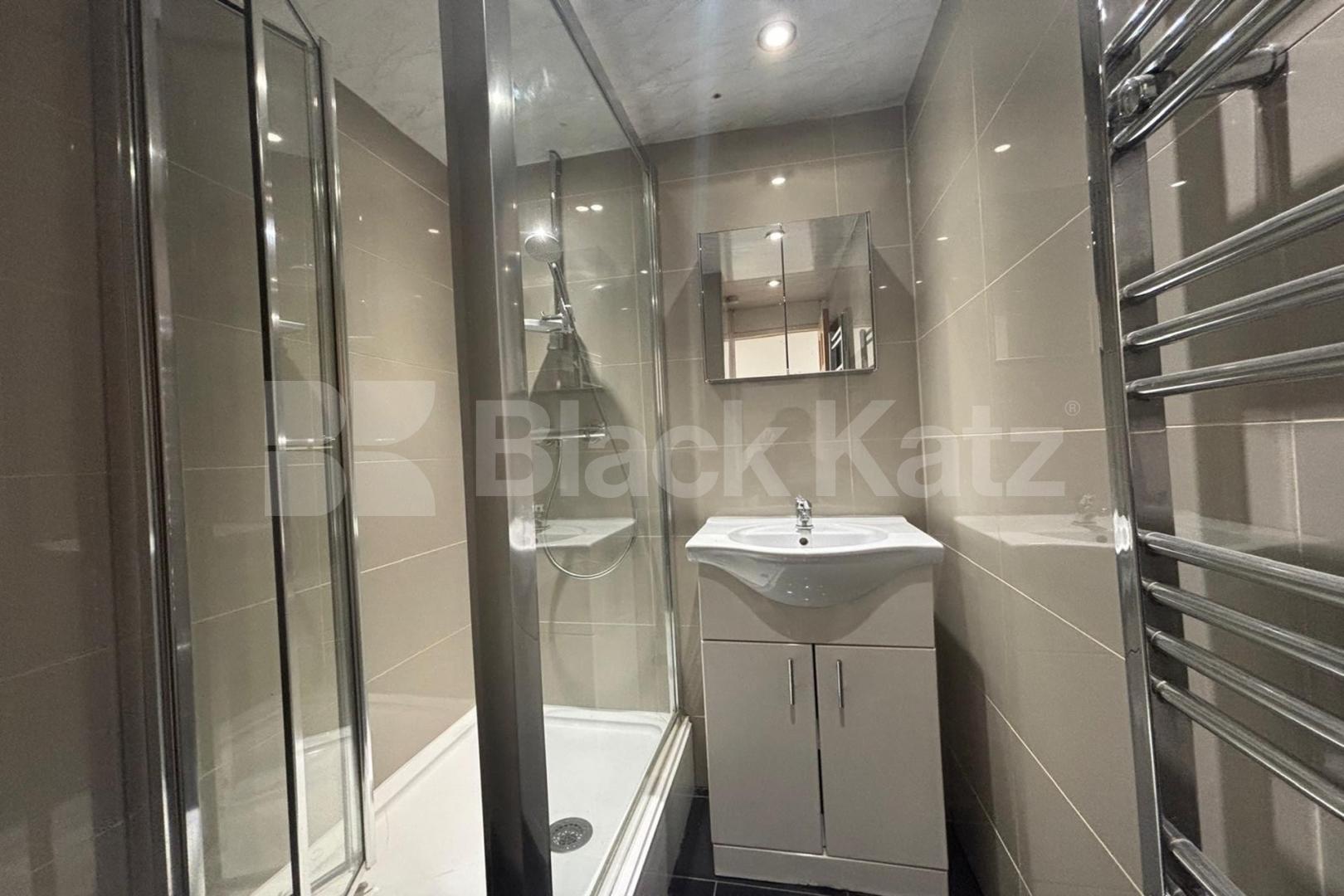 Duplex apartment with balcony offering 828 Sq.Ft.of living & entertaining space Coopers Road, Bermondsey