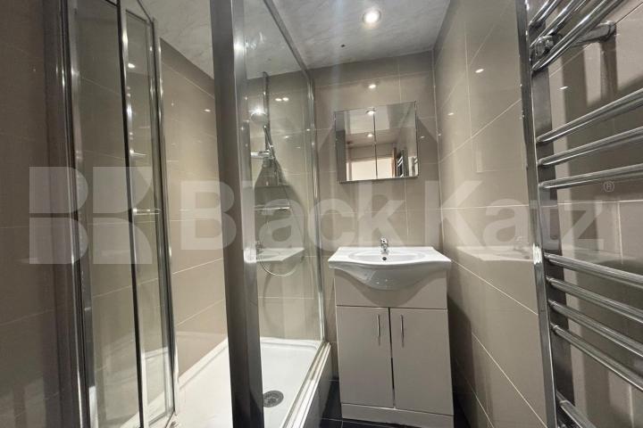 Duplex apartment with balcony offering 828 Sq.Ft.of living & entertaining space Coopers Road, Bermondsey