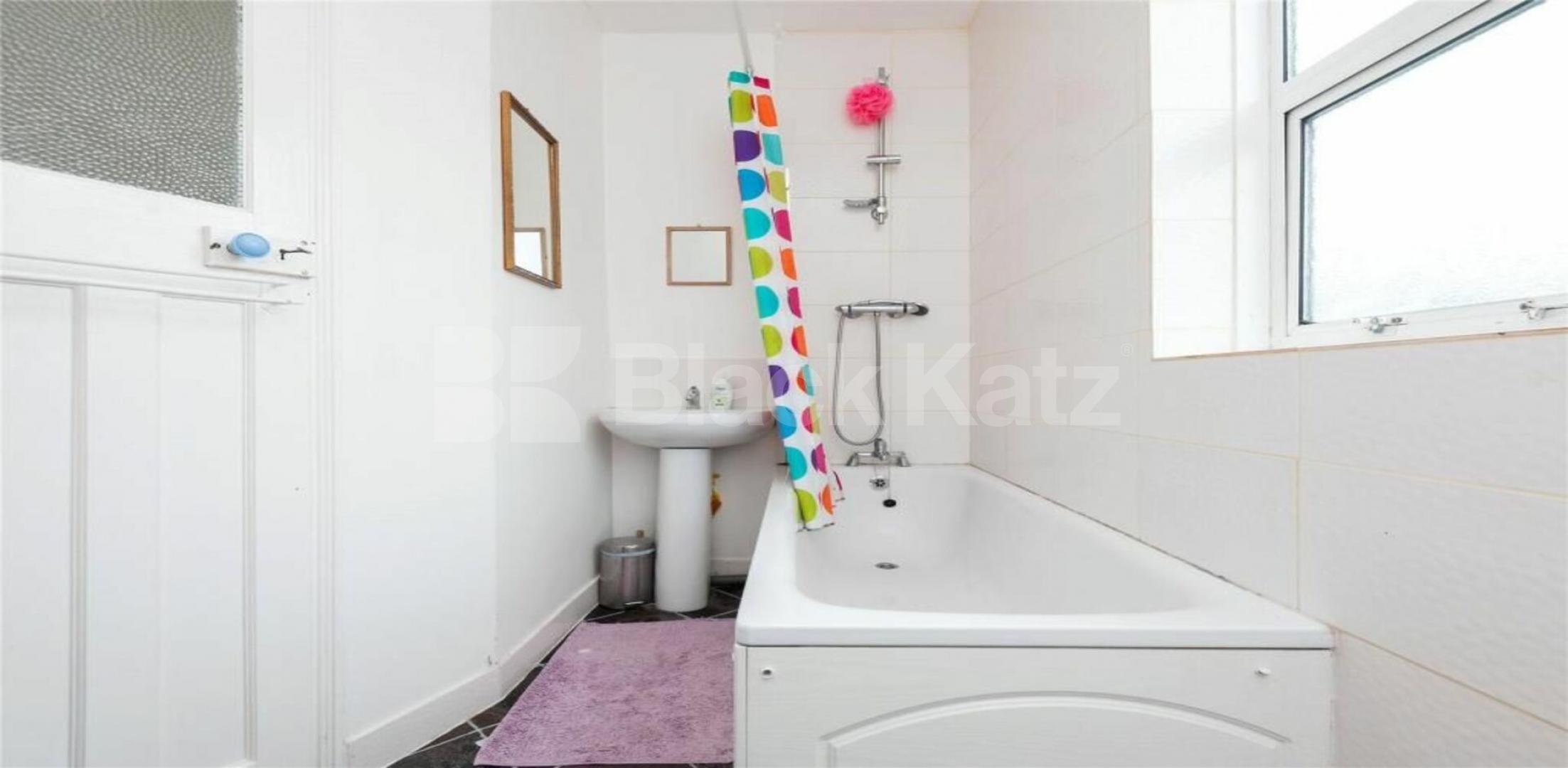 			GOOD FOR 2 SHARERS OR FAMILY, 3 Bedroom, 1 bath, 1 reception Apartment			 Chewton Road, Walthamstow