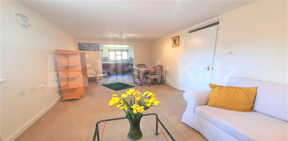 			1 Bedroom, 1 bath, 1 reception Flat			 Gainsborough Court, Lime Grove, Shepherds Bush