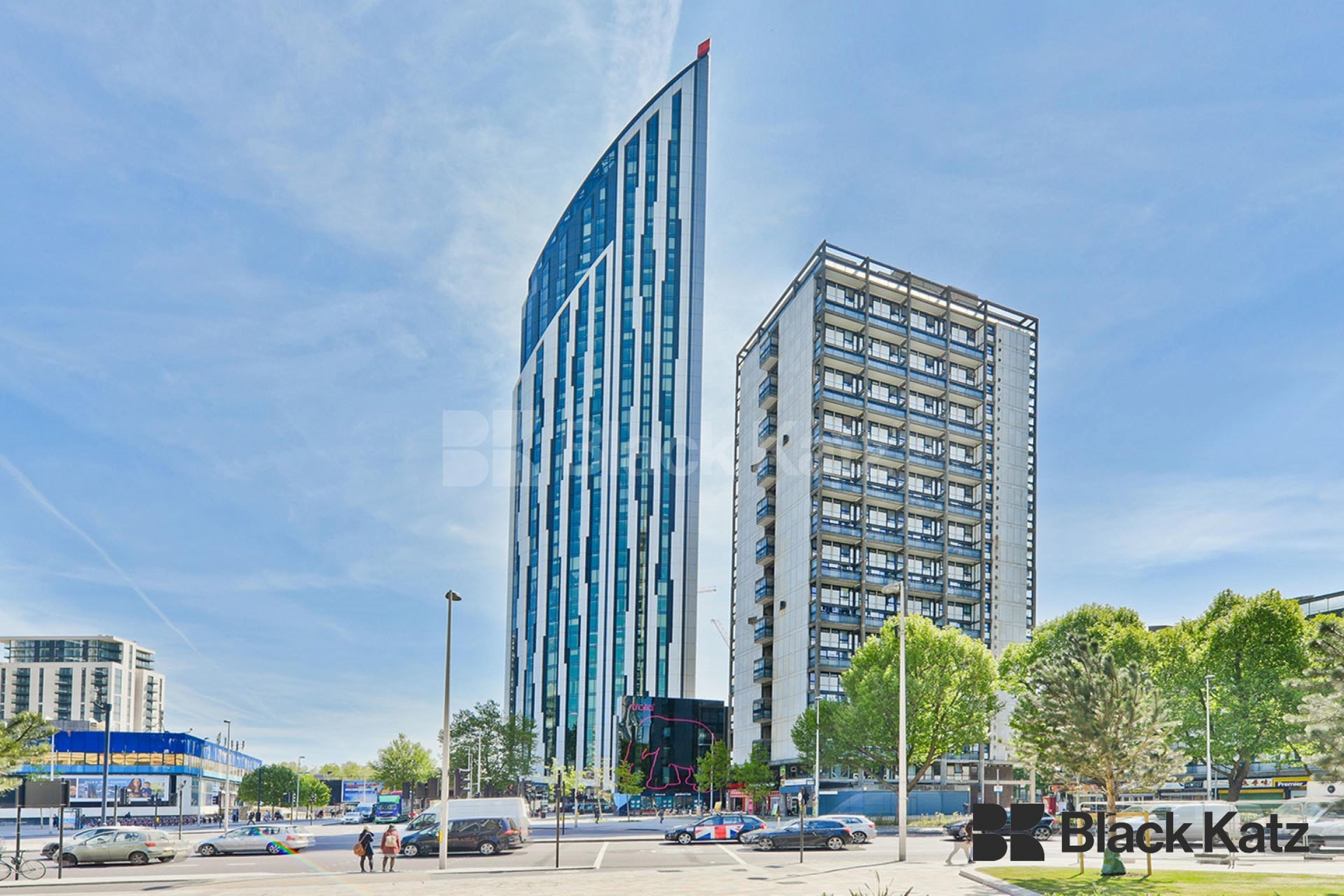 Located on the 17th floor of this iconic development with 24 hour concierge . Strata, Walworth Road , Elephant and Castle SE1
