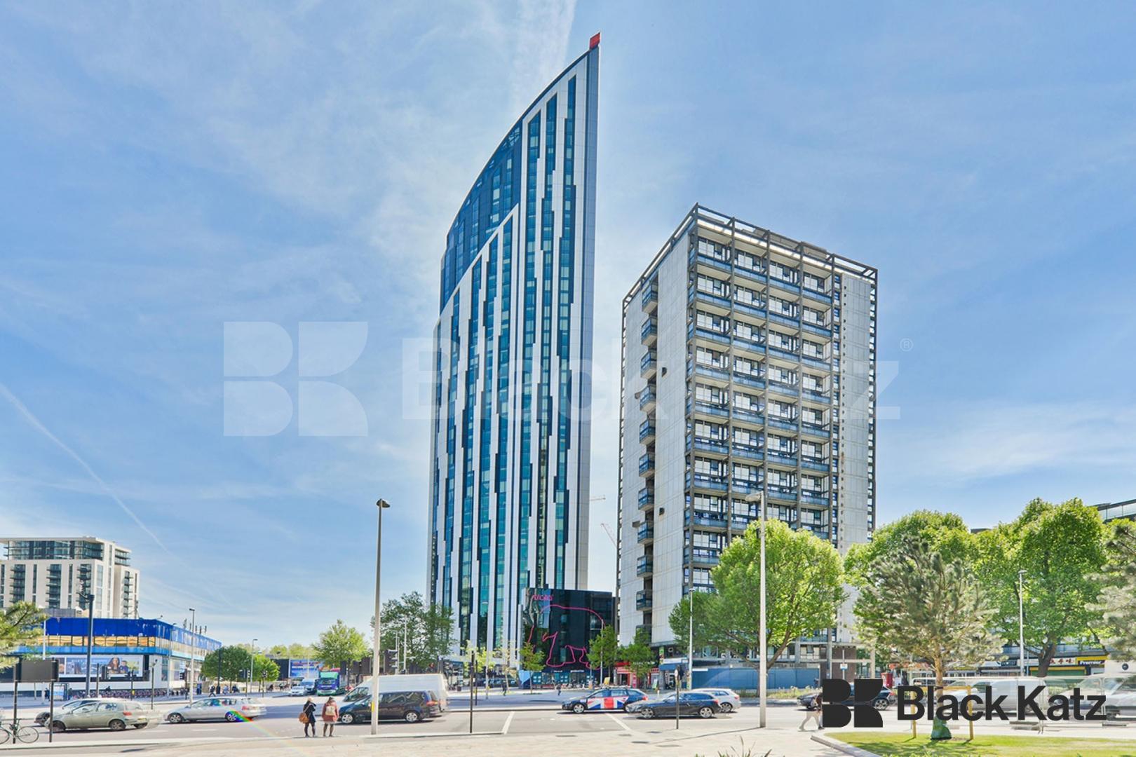 33rd floor with stunning views of the cityscape & 24 Hr. Concierge Strata, Walworth Road, Elephant and Castle