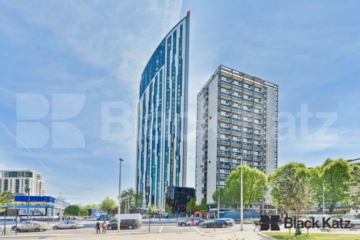 37th floor with stunning views of the cityscape & 24 Hr. Concierge Strata, Walworth Road, Elephant and Castle