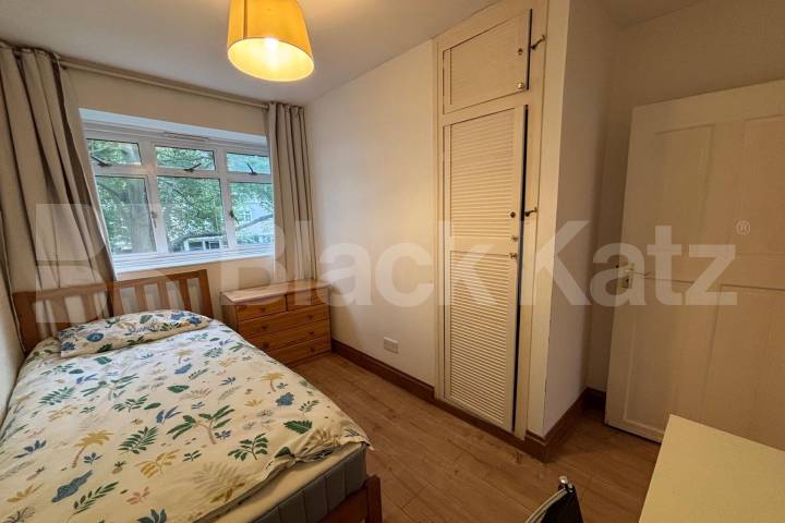 Duplex apartment includes heating & hotwater Churchill Gardens, Pimlico