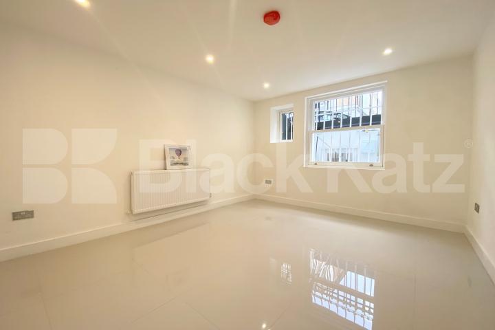 Recently refurbished maisonette with two bathrooms & patio area Hugh Street , Pimlico