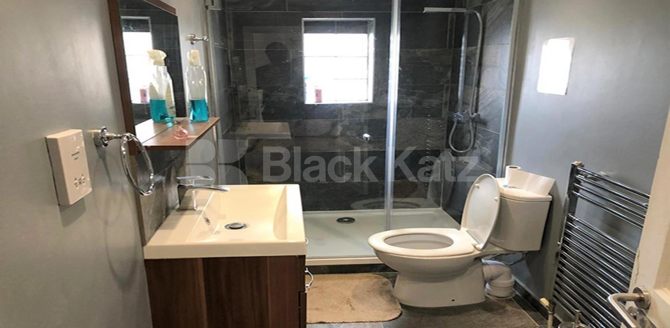 Super 4 bed with modern kitchen and bathroom Westbourne Grove, Notting Hill