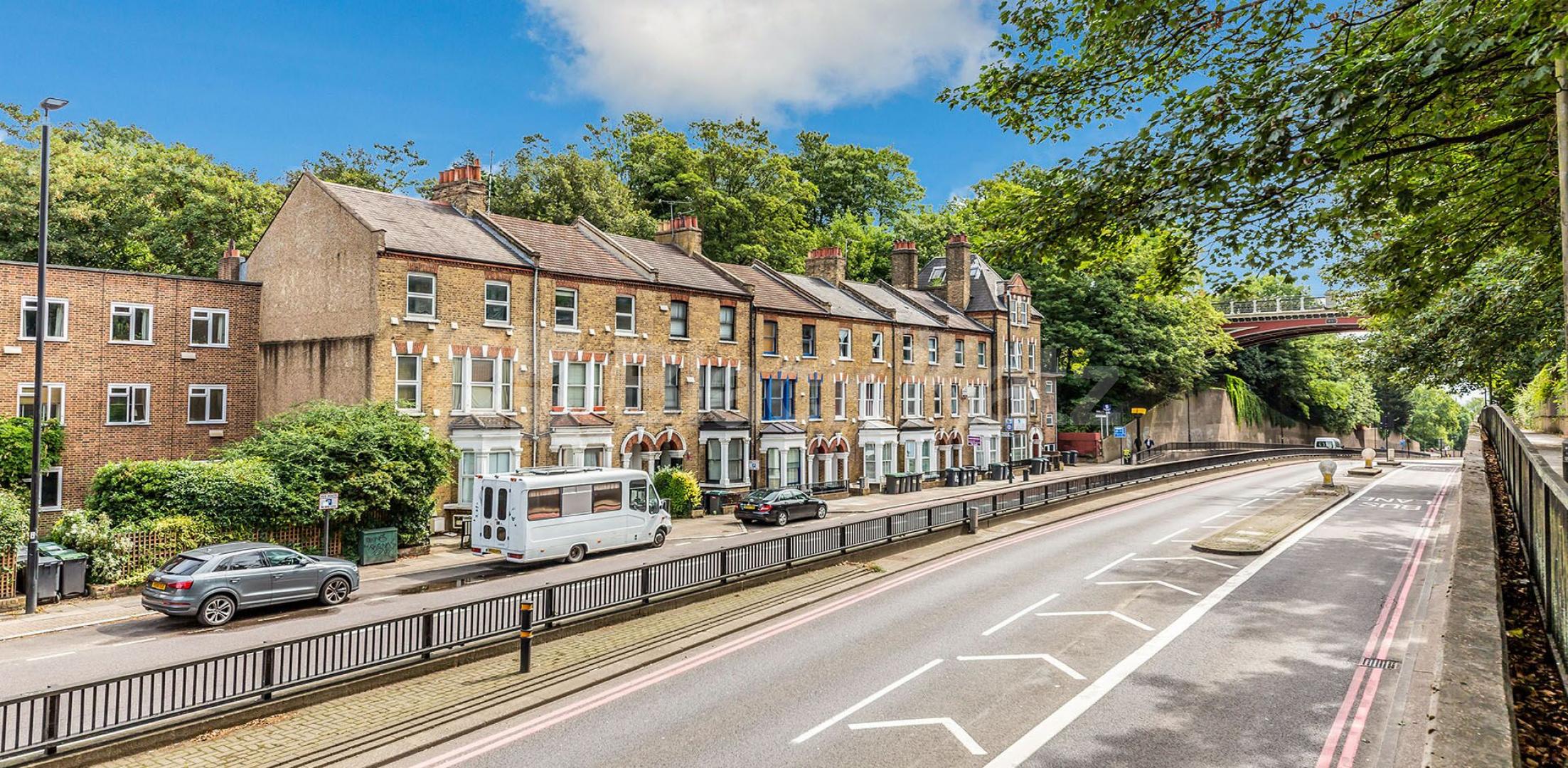 			3 Bedroom, 1 bath, 1 reception Flat			 Archway Road, Highgate / Archway