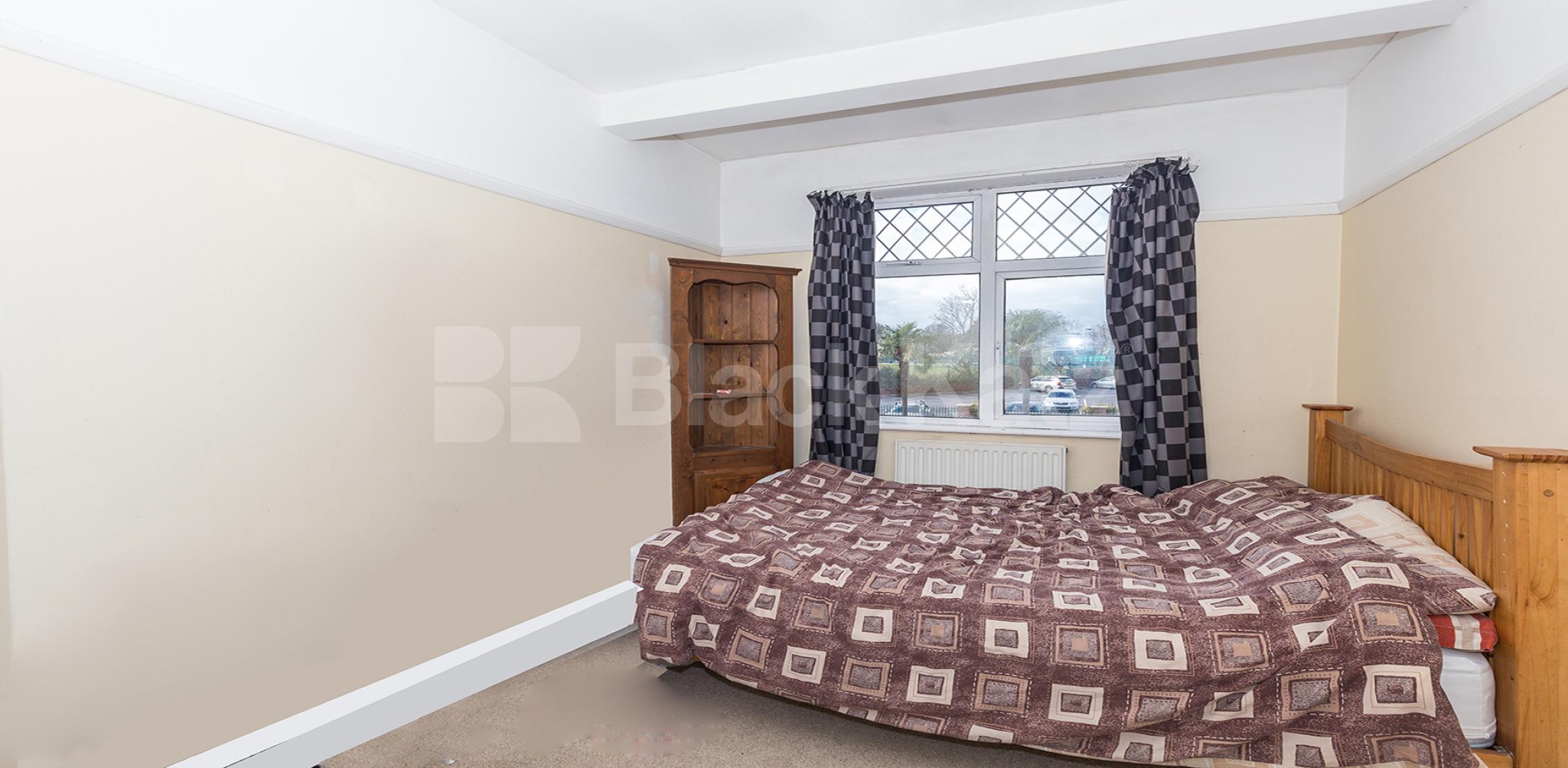 			APS School Catchment!, 5 Bedroom, 1 bath, 1 reception House			 Durnsford Road, Muswell Hill