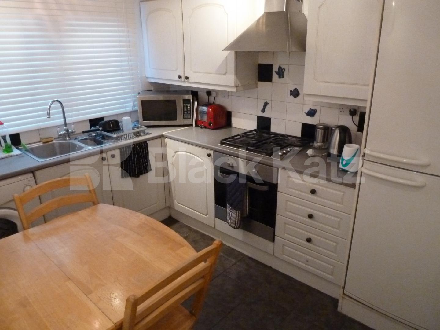 			Studio Apartment, 1 bath, 1 reception Flat			 Upper Street , HIGHBURY & ISLINGTON