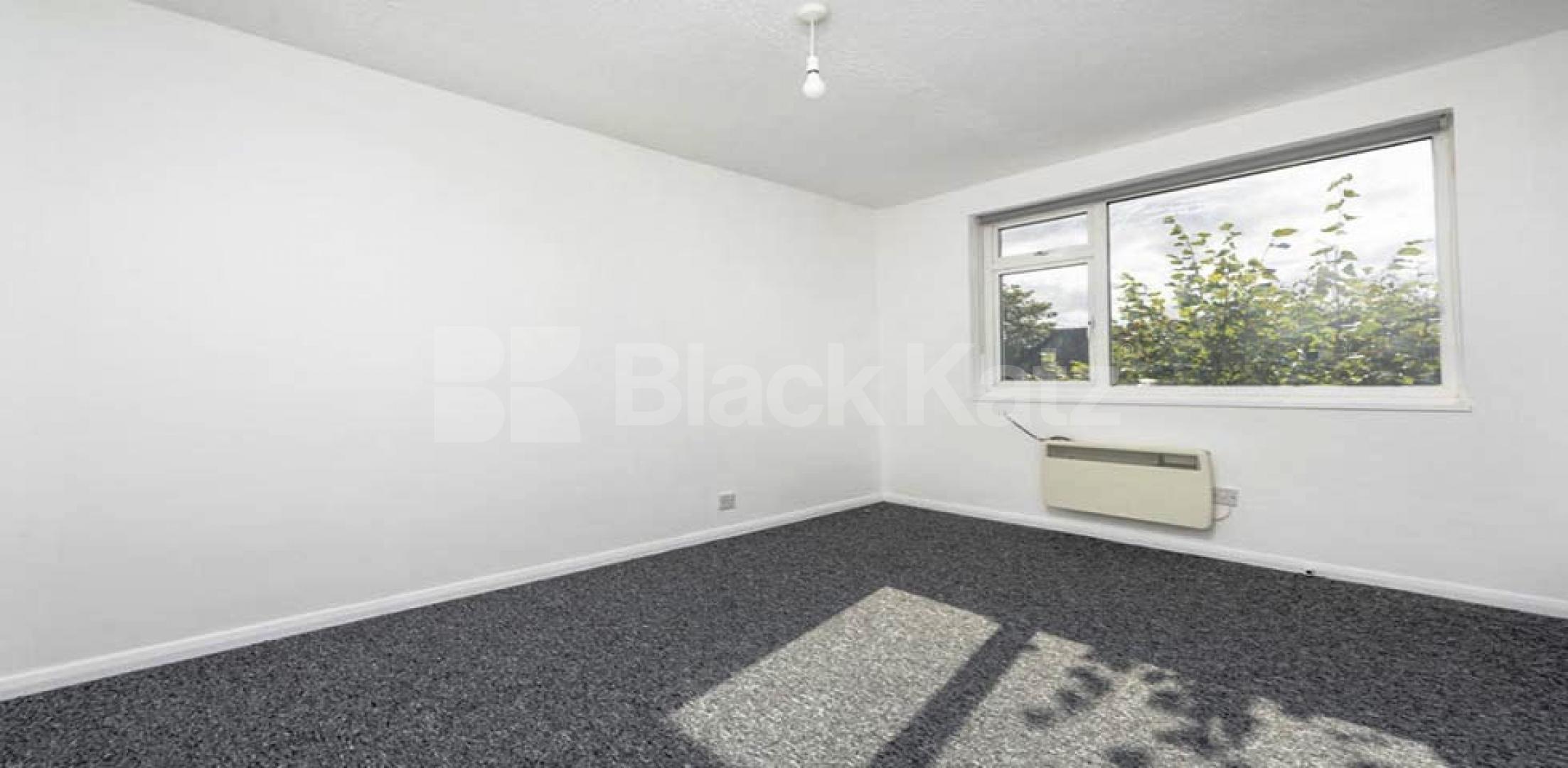 			NEWLY REFURBISHED 3/4 BED IN CAMDEN-KENTISH TOWN , 3 Bedroom, 1 bath, 1 reception Flat			 Prince Of Wales Road, CAMDEN / KENTISH TOWN