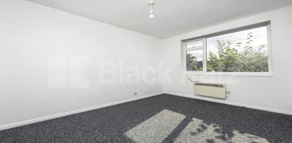 			NEWLY REFURBISHED 3/4 BED IN CAMDEN-KENTISH TOWN , 3 Bedroom, 1 bath, 1 reception Flat			 Prince Of Wales Road, CAMDEN / KENTISH TOWN