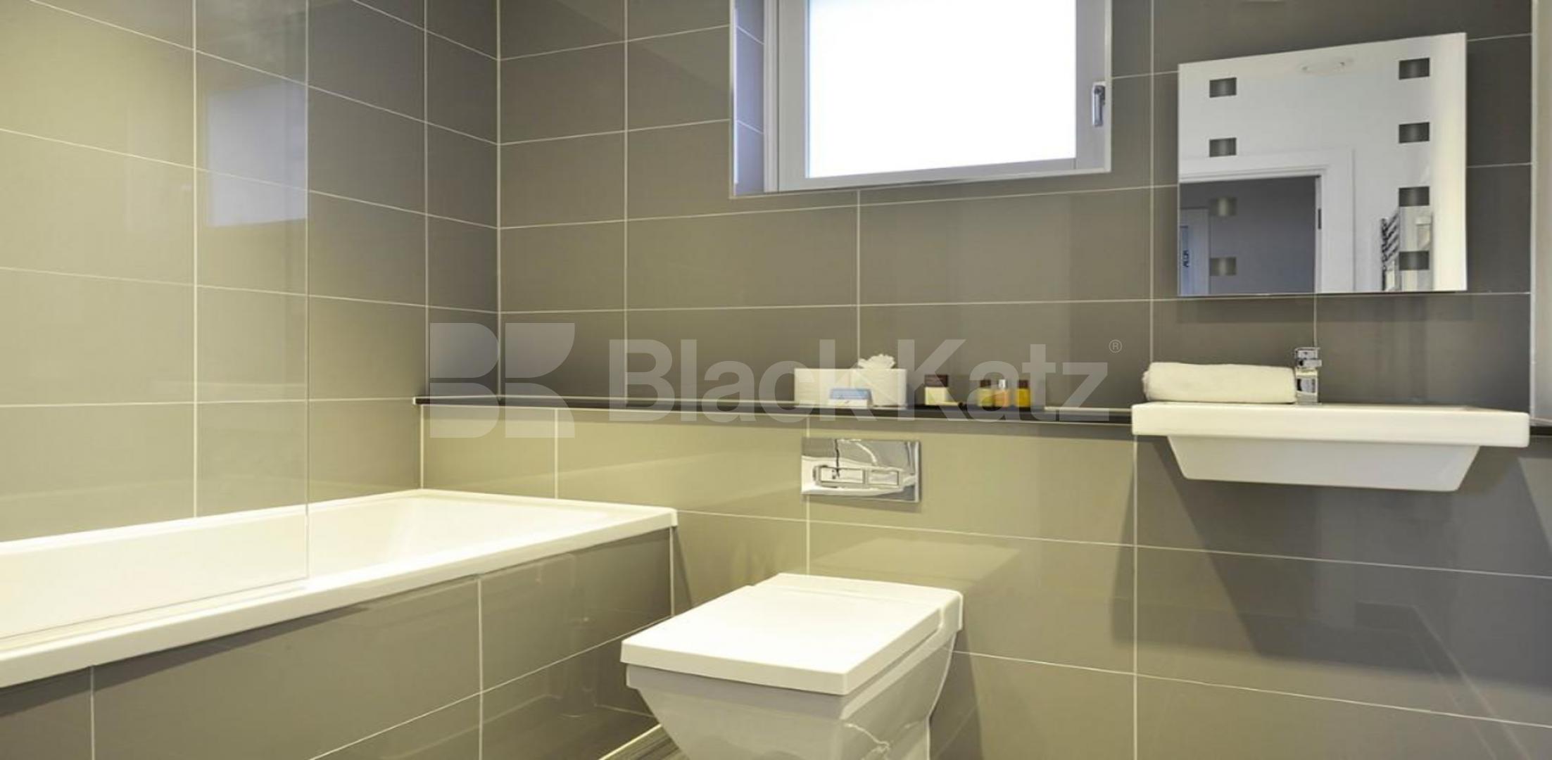 			A MUST SEE, 3 Bedroom, 1 bath, 1 reception Apartment			 Heneage Street E1, Aldgate / Liverpool street